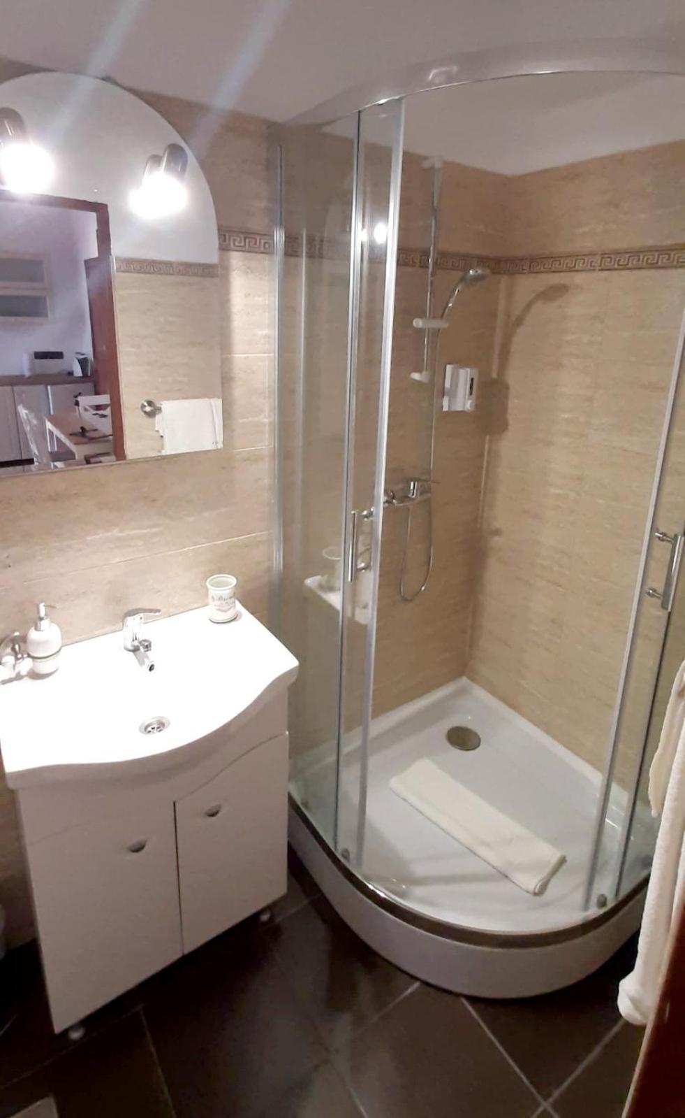 Three Rivers Apartments - Private Free Parking, Self Check-In Oradea Exterior photo